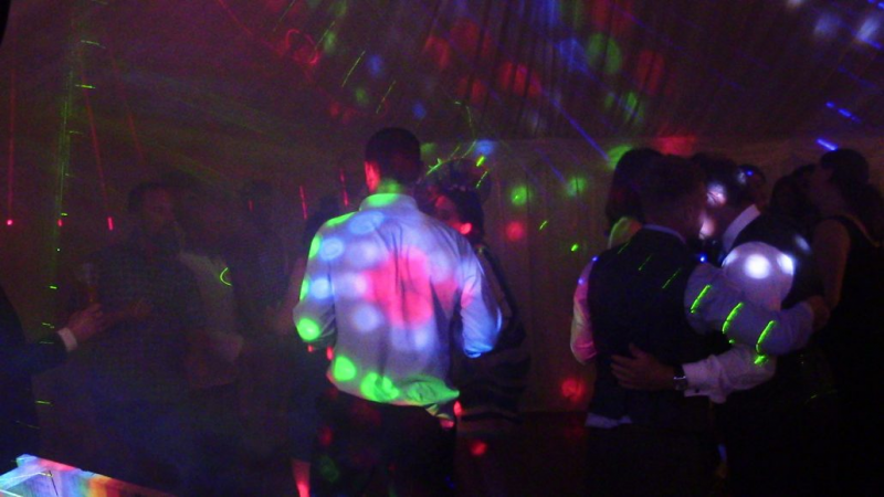 Livewire DJ and karaoke hire - Photo 4