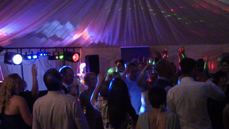 Livewire DJ and karaoke hire - Photo 5