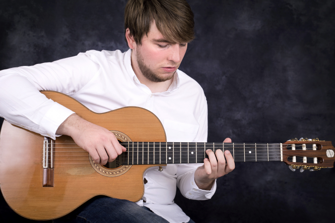Oliver Day - Solo Instrumental Guitarist for your event! - Photo 3