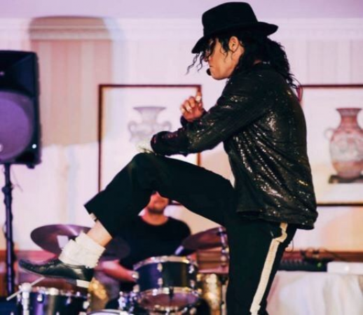 David Boakes As Michael Jackson - Photo 3