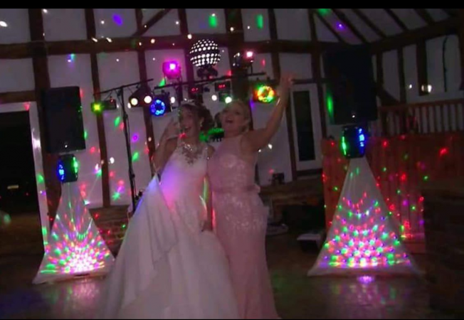 Oasis Roadshow Mobile Disco - Photo 8