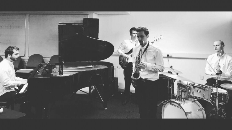 In The Pocket - Photo 2