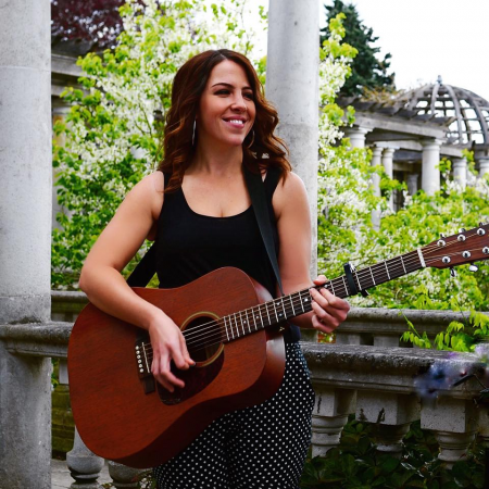 Laura Williams - Photo 4