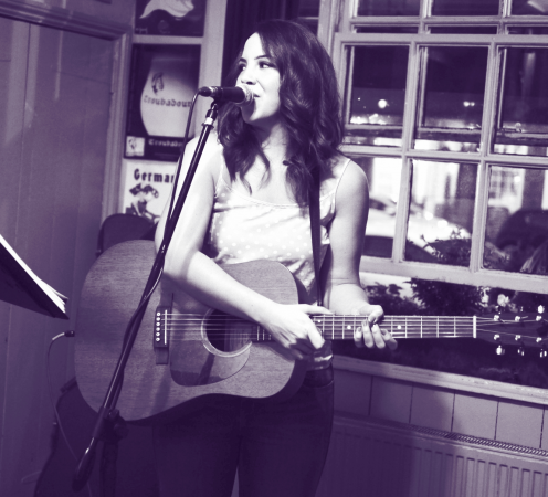 Laura Williams - Photo 5