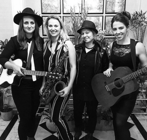 Laura Williams - Photo 9