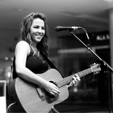 Laura Williams - Photo 11