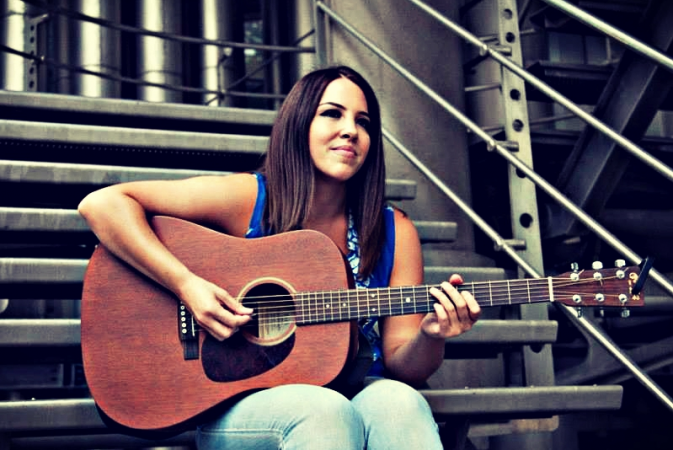 Laura Williams - Photo 12