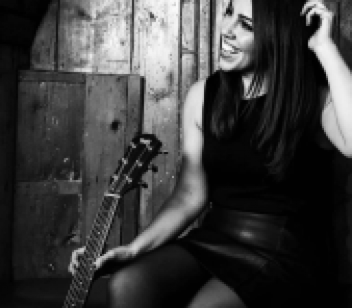 Laura Williams - Photo 15