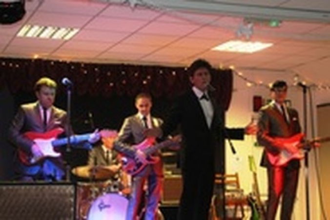 Danny Sings Cliff - Photo 4