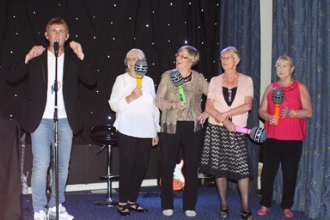 Danny Sings Cliff - Photo 7