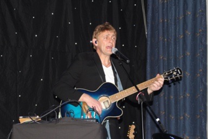 Danny Sings Cliff - Photo 9