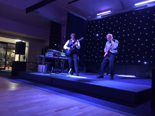 Danny Sings Cliff - Photo 10