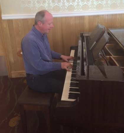 Nigel Wears Pianist - Photo 2