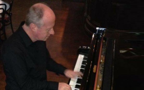 Nigel Wears Pianist