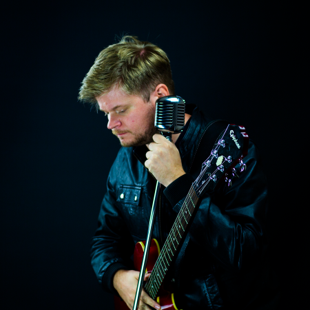 Leigh Hitch | Solo Singer & Guitarist - Photo 6