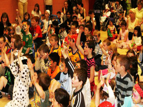 Mr Majestic - Kids Party Magician - Photo 2