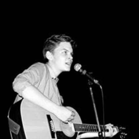 Sam Easton - Photo 4