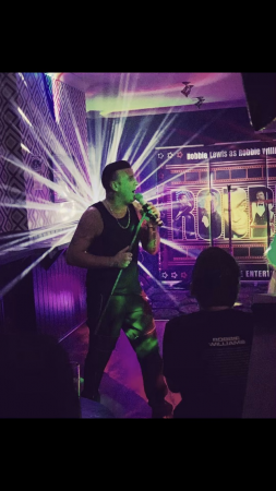 RL as Robbie Williams  - Photo 2