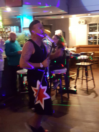 RL as Robbie Williams  - Photo 10