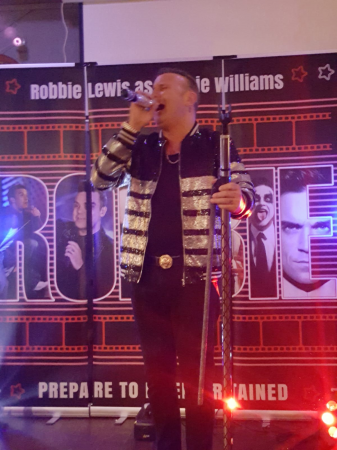 RL as Robbie Williams  - Photo 11