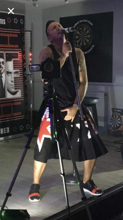 RL as Robbie Williams  - Photo 12