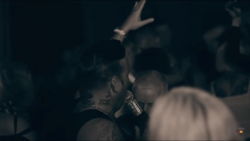 RL as Robbie Williams  - Photo 7