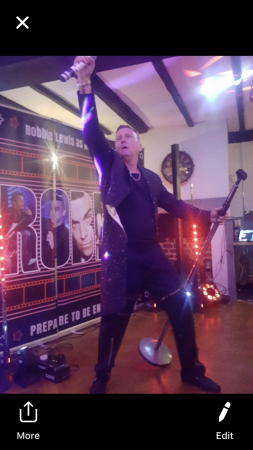 RL as Robbie Williams  - Photo 15