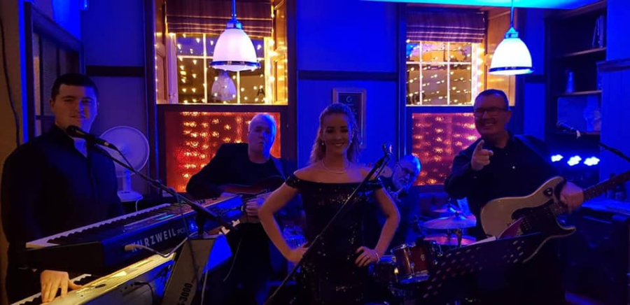 The Hitmen & Her - Photo 4