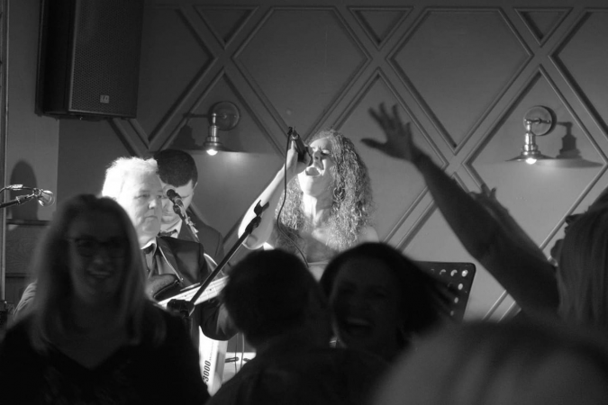 The Hitmen & Her - Photo 10