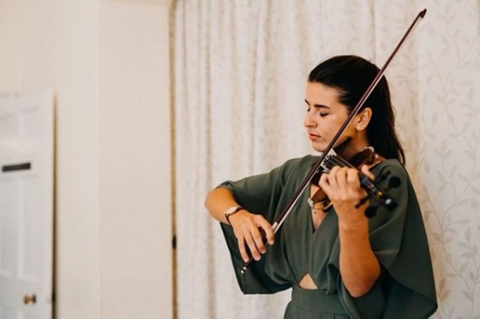 Versatile Electric Violinist - Photo 5