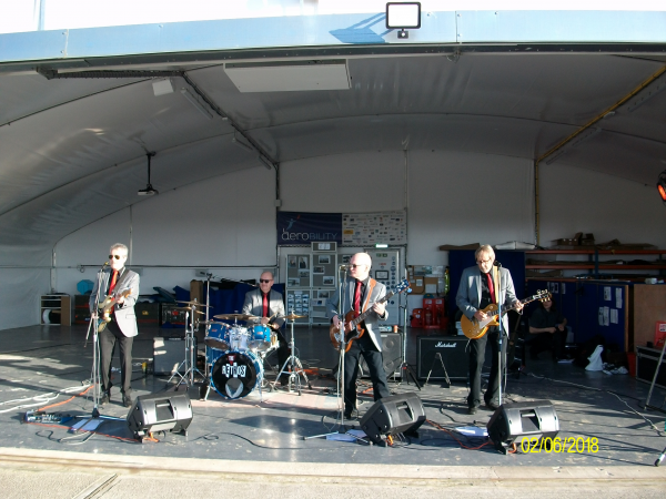 The Retros - Photo 5