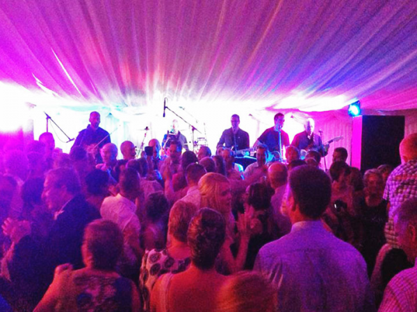 The Cufflinks 6 Piece Band - Photo 2