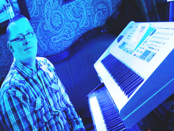 The Cufflinks 6 Piece Band - Photo 4