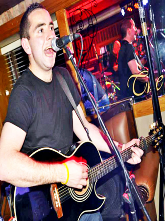 The Cufflinks 6 Piece Band - Photo 6