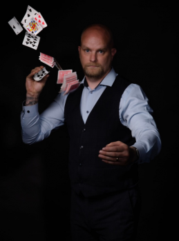 Dan Voakes Magician 