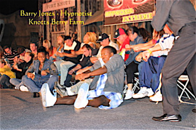 Barry Jones Comedy Hypnotist - Photo 9