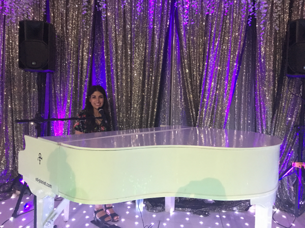 Carolina Garcia-Cox - Singer / Pianist - Photo 3