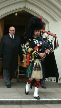 Cambridge Bagpiper - Photo 3