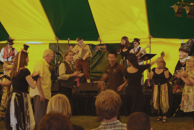 Lonely Mister Punch and his Steampunk Ceilidh Band - Photo 10