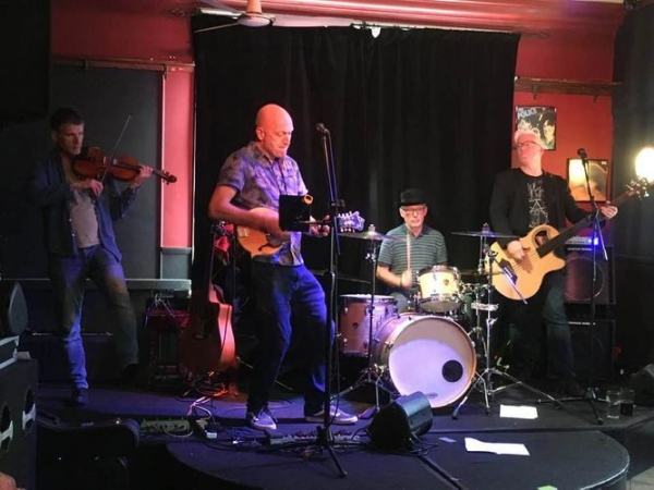 Warren And The Magpies - Photo 4