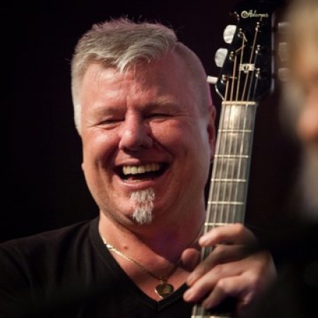 Gordon Mark Webber - Singing guitarist  - Photo 5