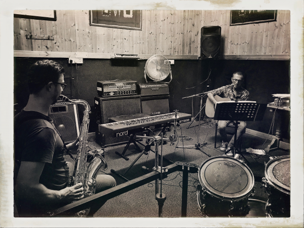 The EightyNines - Classic hits from 80's and 90's - Photo 4