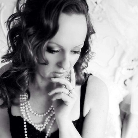 Alison Moyna - Photo 4