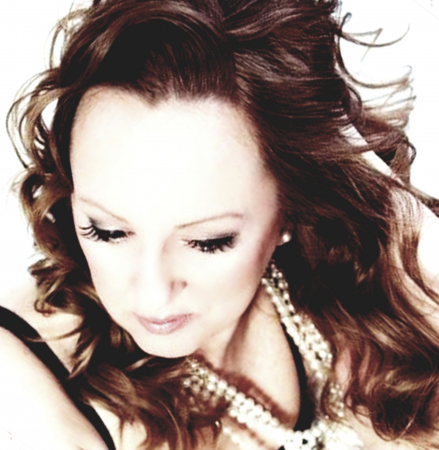 Alison Moyna - Photo 5