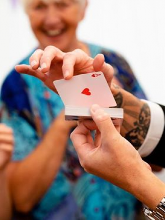 Adam Smith Magician - Close up, Sleight of hand specialist  - Photo 18