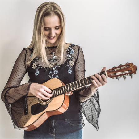 Kate Ferguson - Photo 6