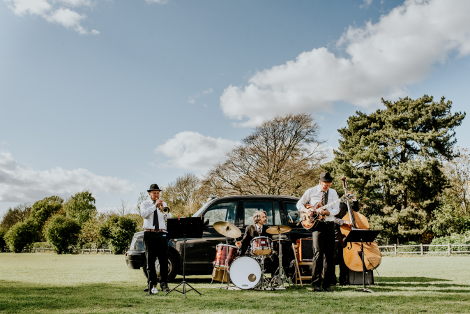 Love For Sale - Photo 3