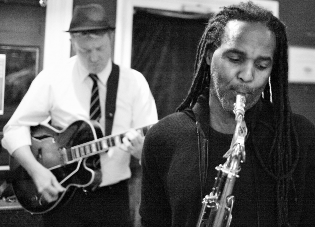 Love For Sale - Photo 4