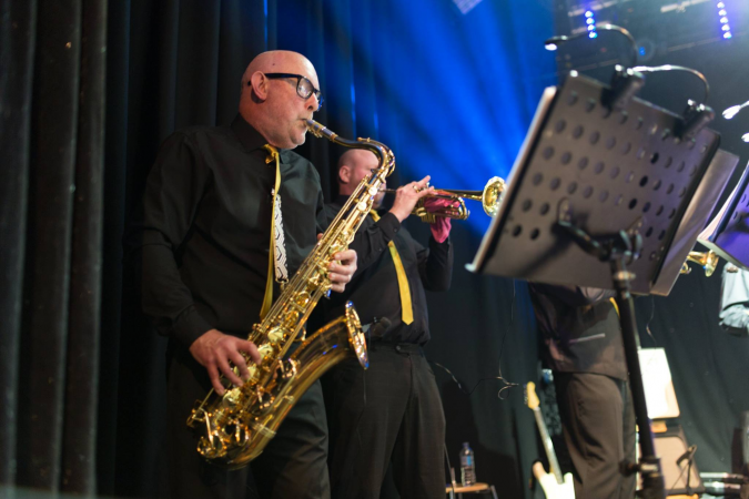 Black & Gold Motown Band - Photo 2