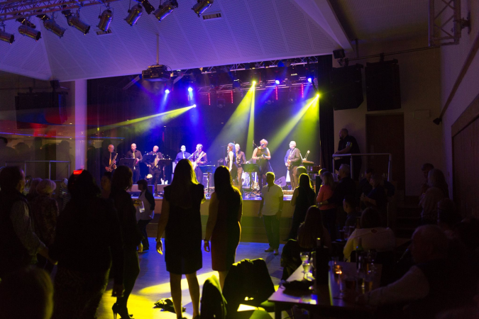 Black & Gold Motown Band - Photo 4